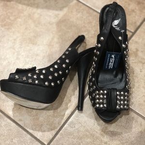 Sexy Stud Stiletto Ankle Strap High heels